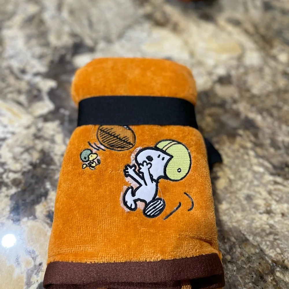 Peanuts set of 2 hand towels -Snoopy football & woodstock  100% Cotton NEW